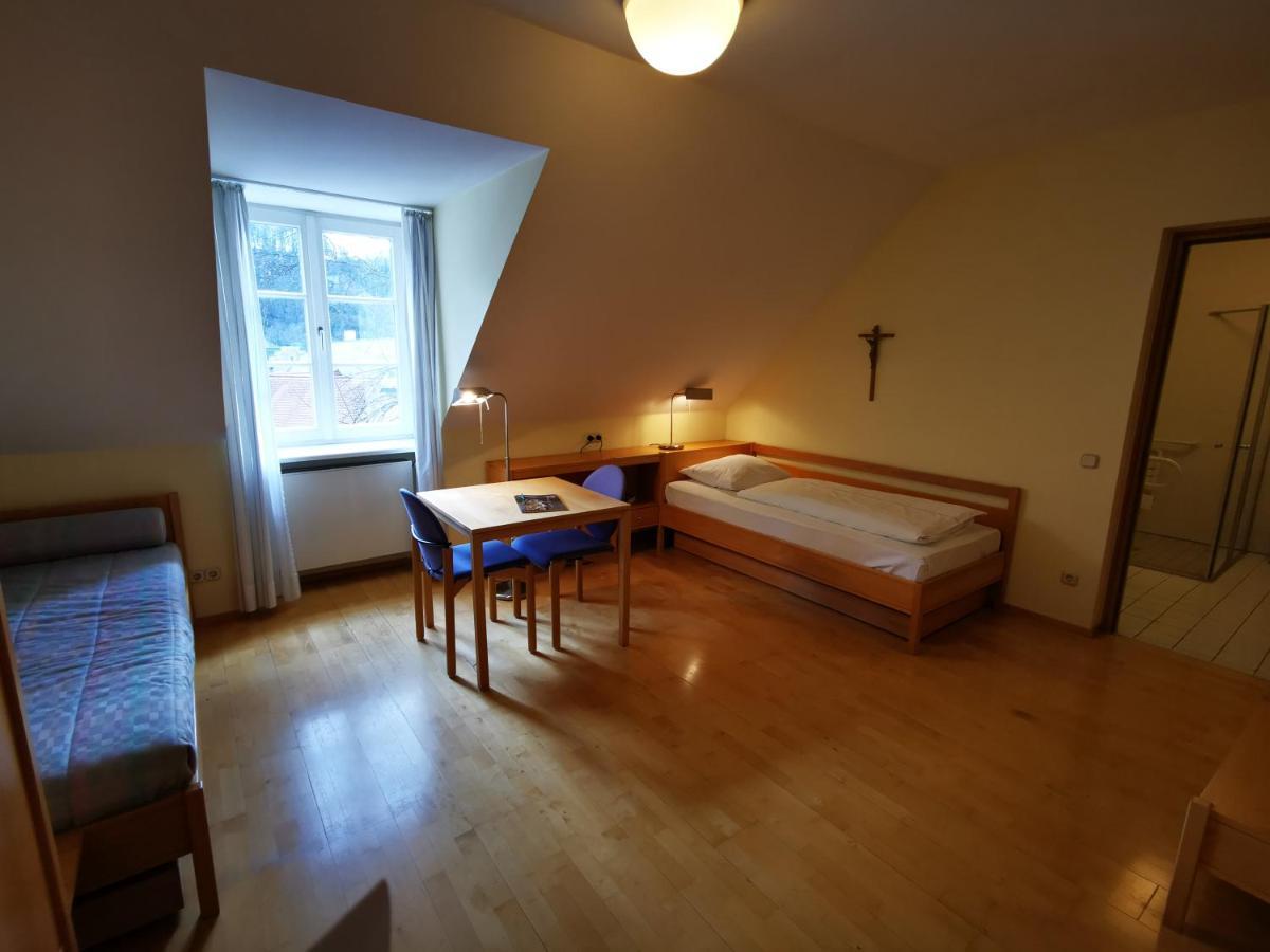 Hotel Haus Der Begegnung Heilig Geist Burghausen Esterno foto