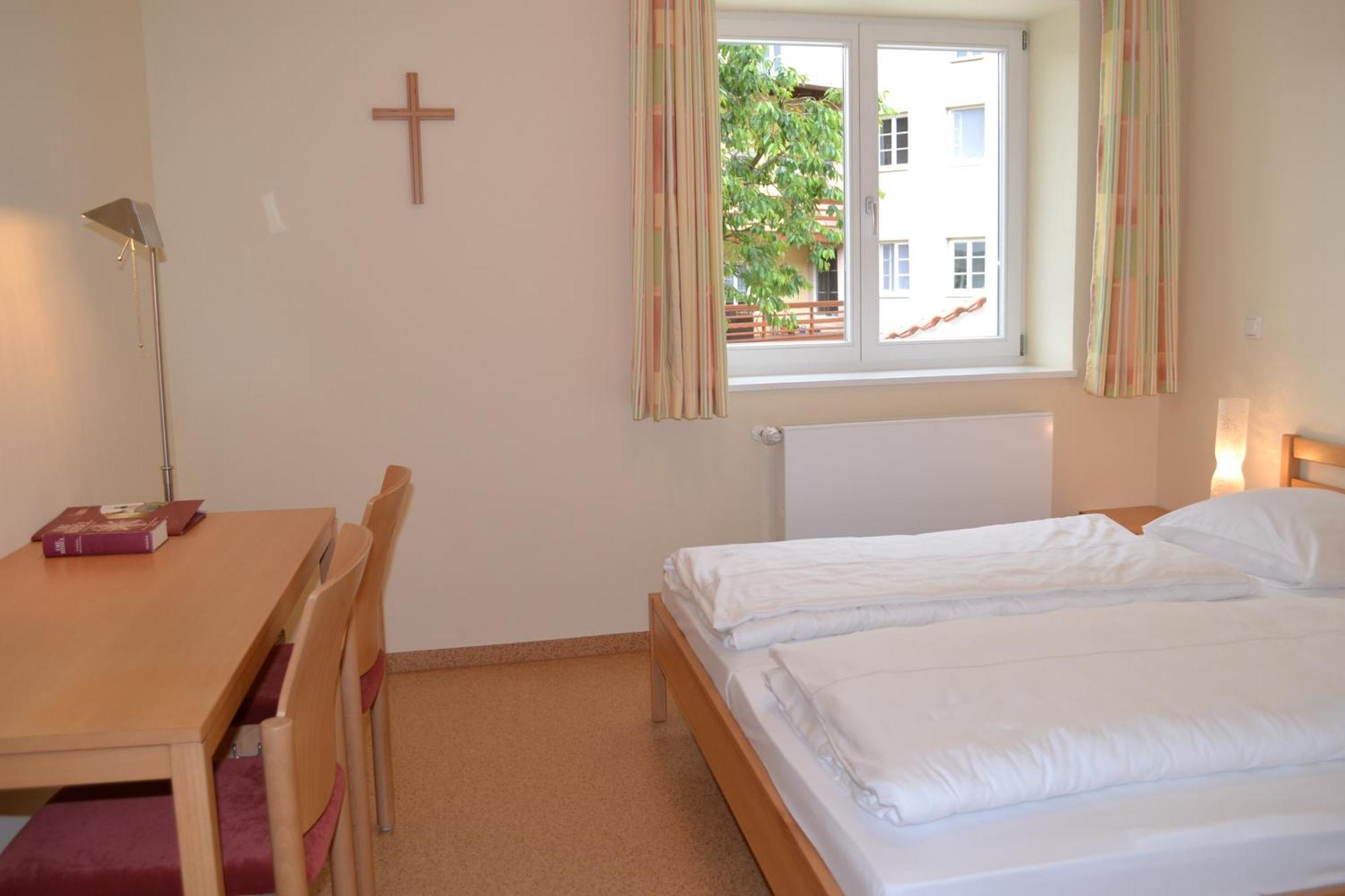Hotel Haus Der Begegnung Heilig Geist Burghausen Esterno foto